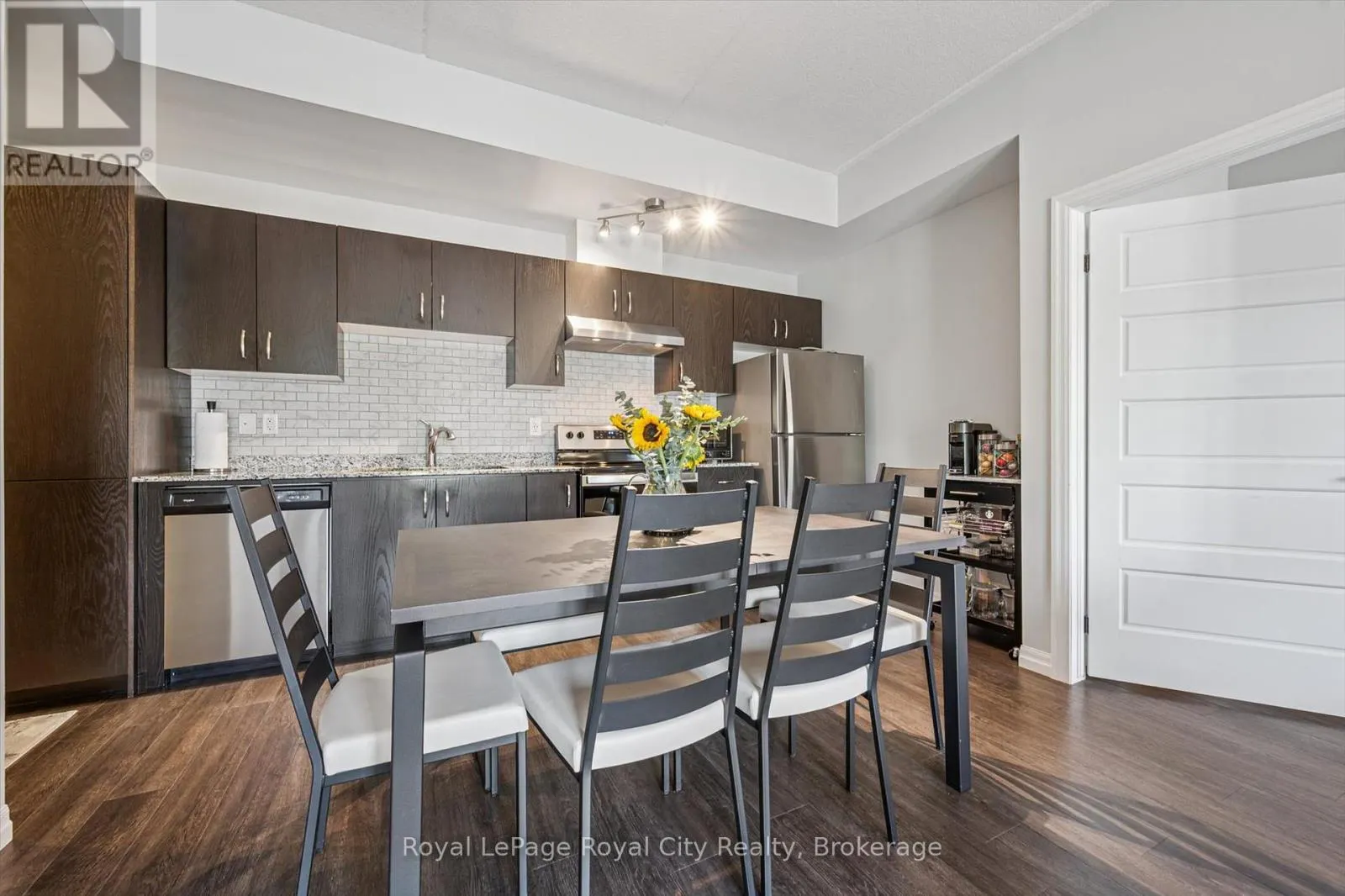 121 - 35 KINGSBURY SQUARE, #121