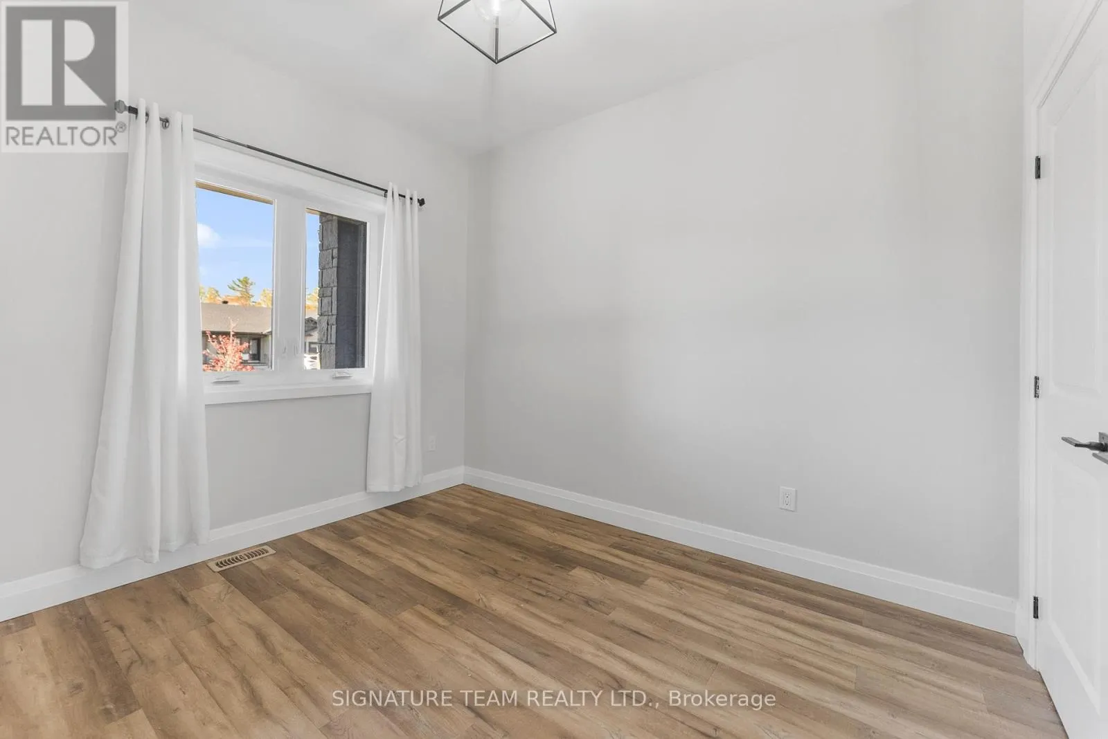 311 FORESTVIEW CRESCENT