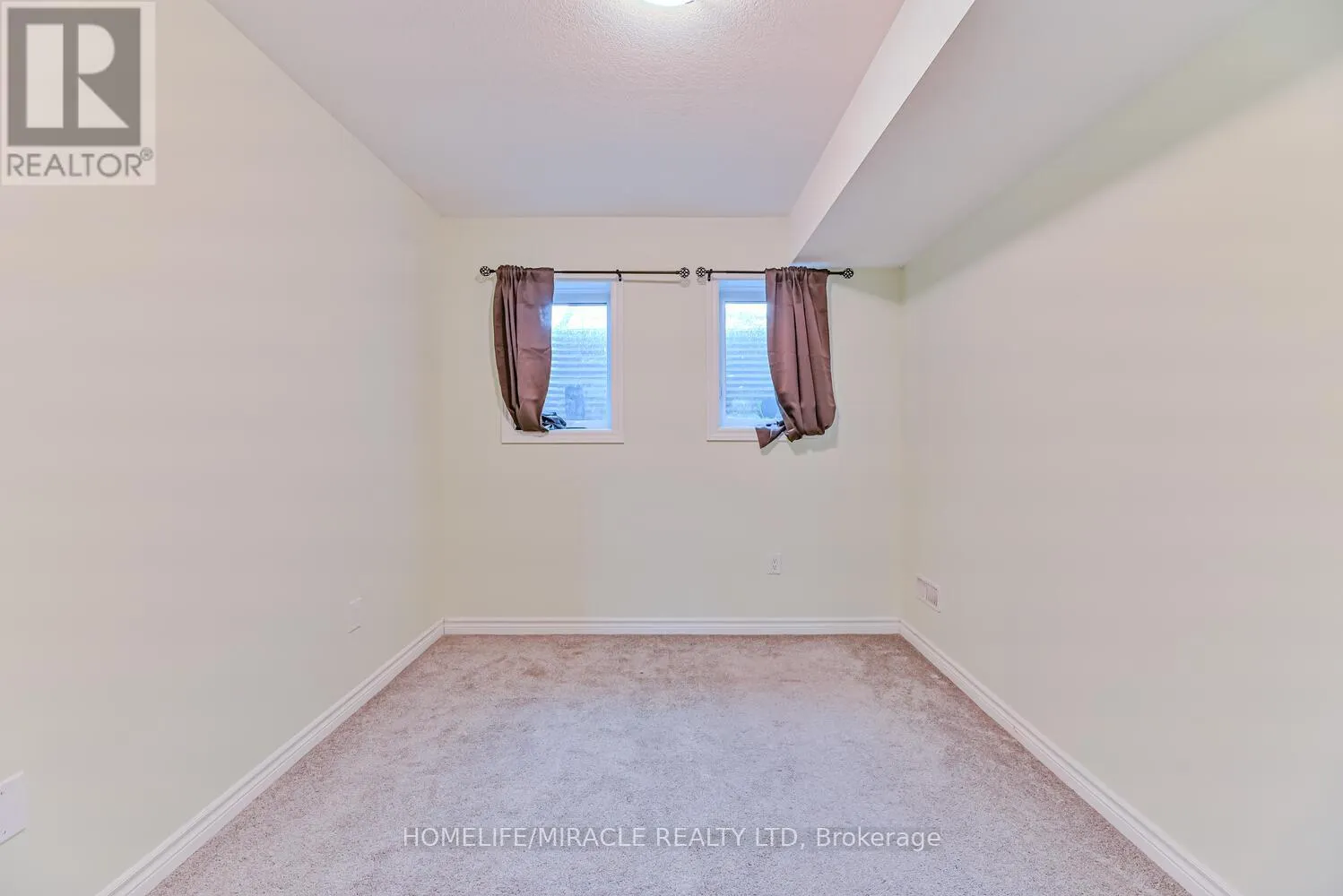 49 - 289 CHAPEL HILL DRIVE