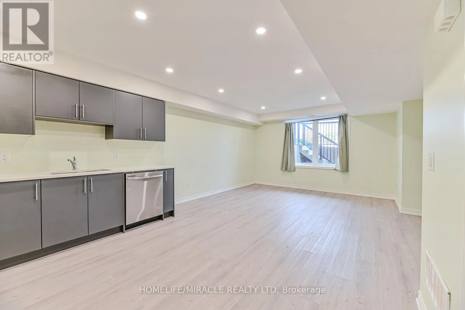 49 - 289 CHAPEL HILL DRIVE