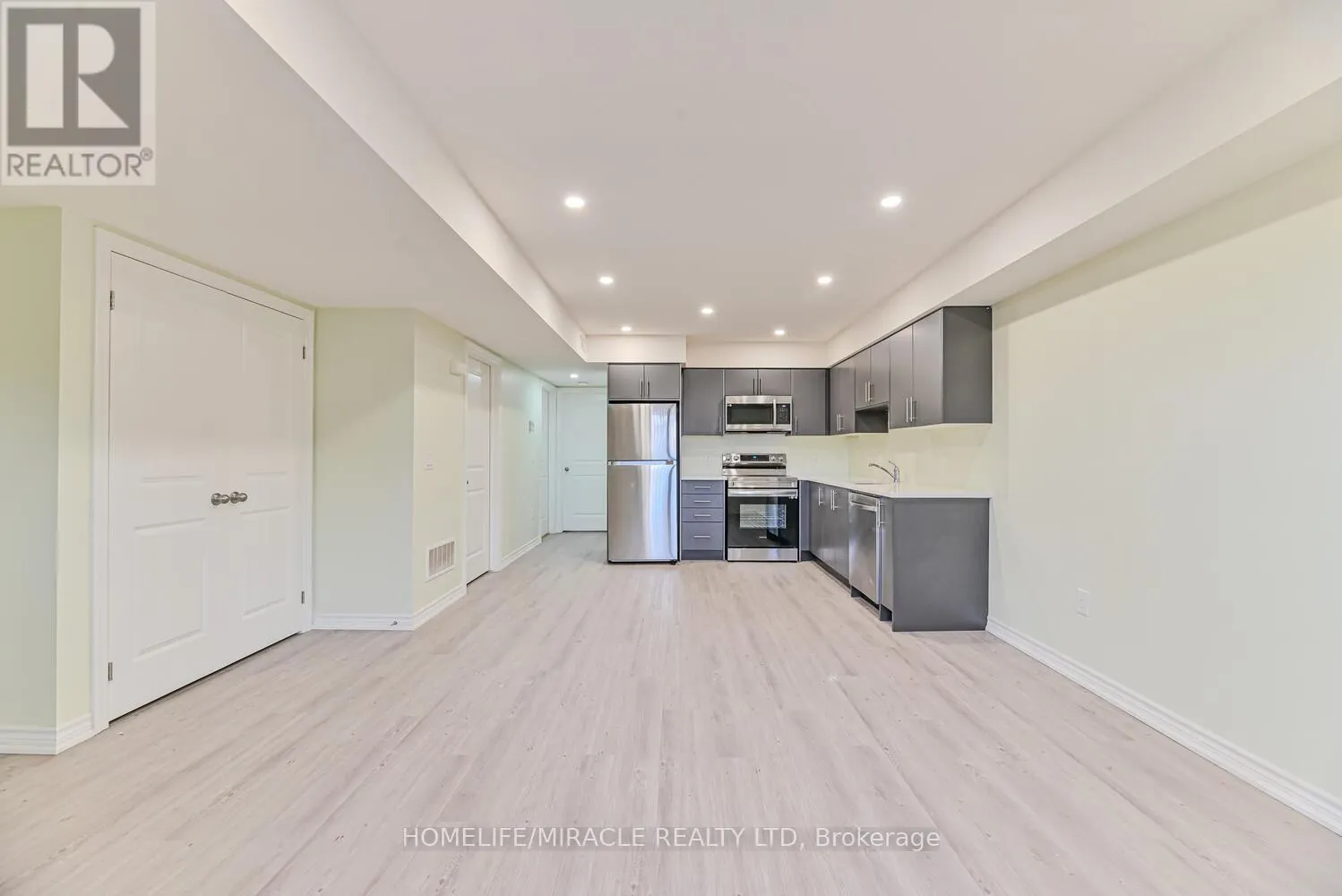49 - 289 CHAPEL HILL DRIVE