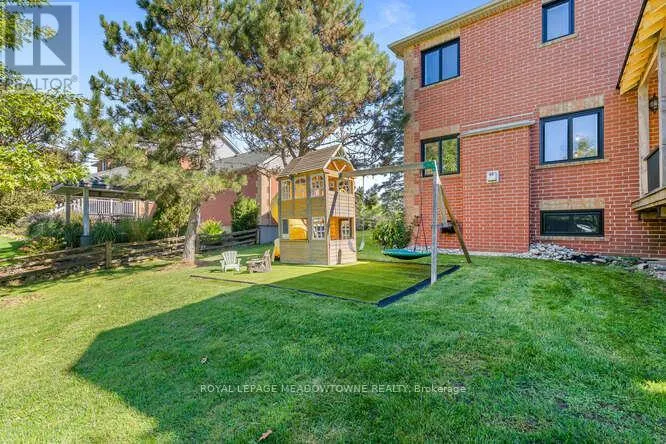 18 MCCULLOGH DRIVE