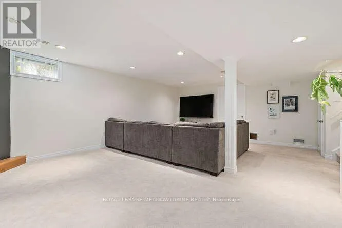 18 MCCULLOGH DRIVE