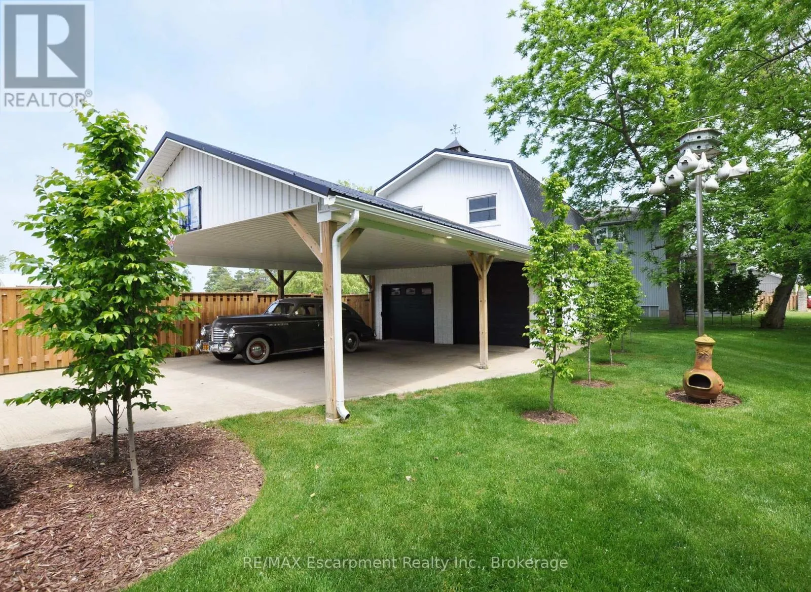 3 HOWEY AVENUE