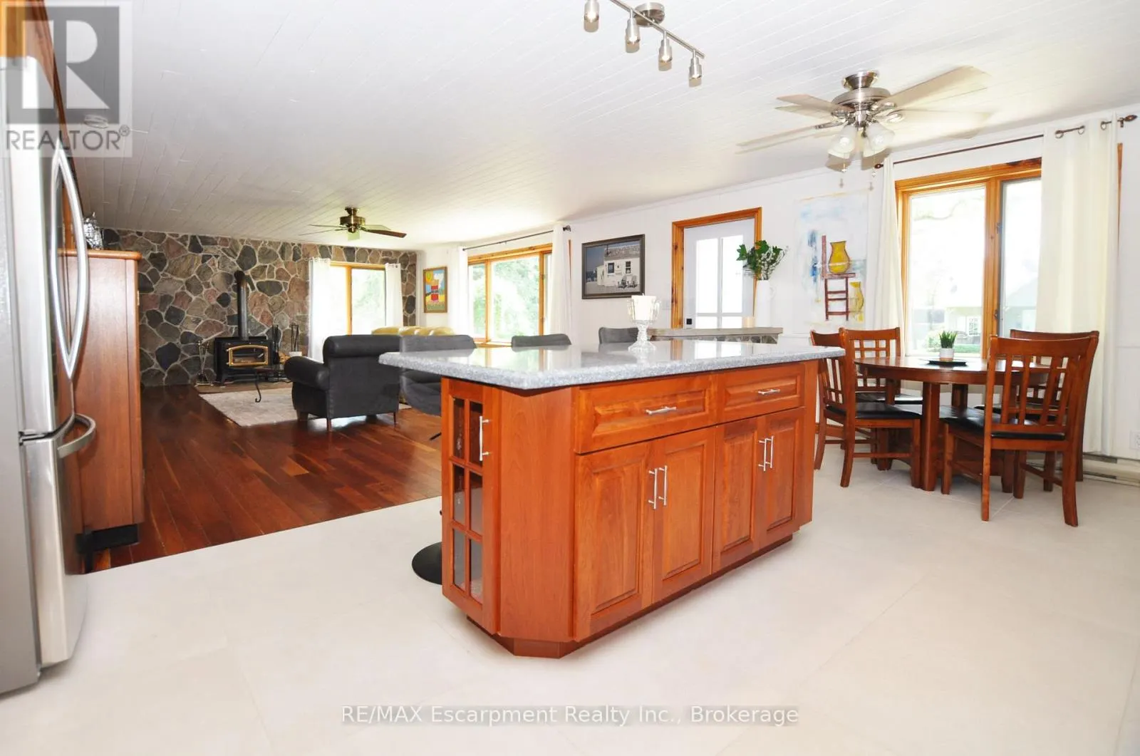 3 HOWEY AVENUE