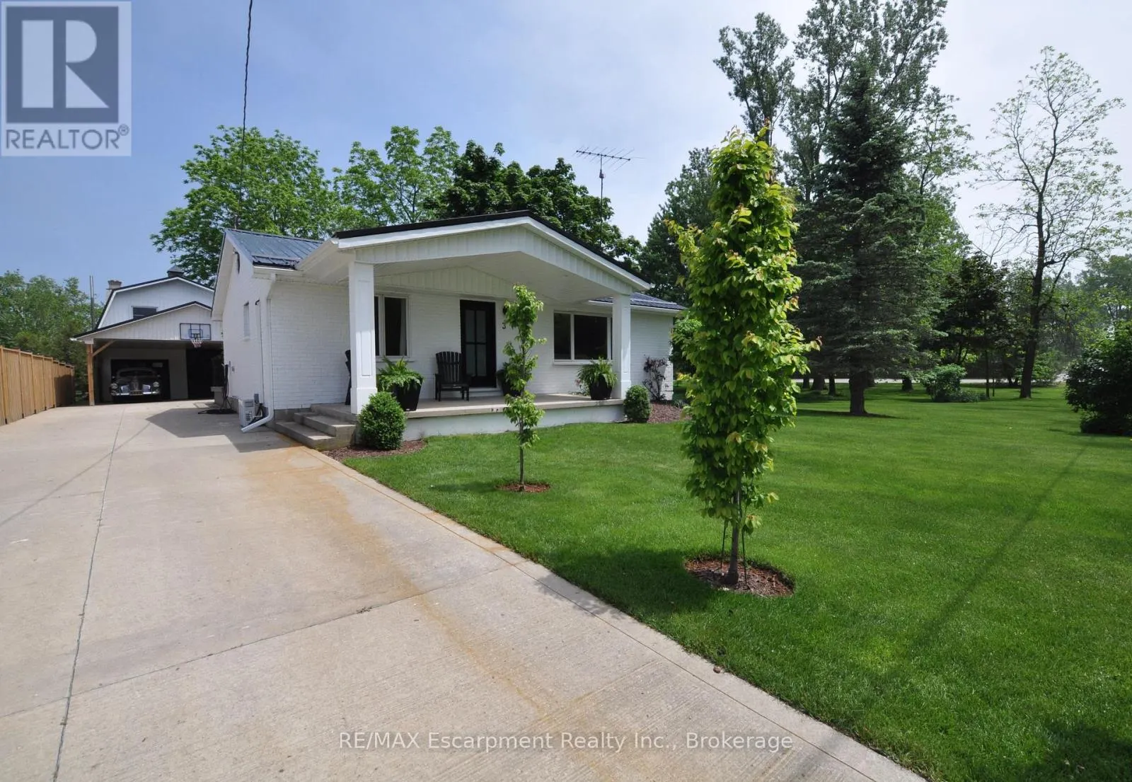 3 HOWEY AVENUE