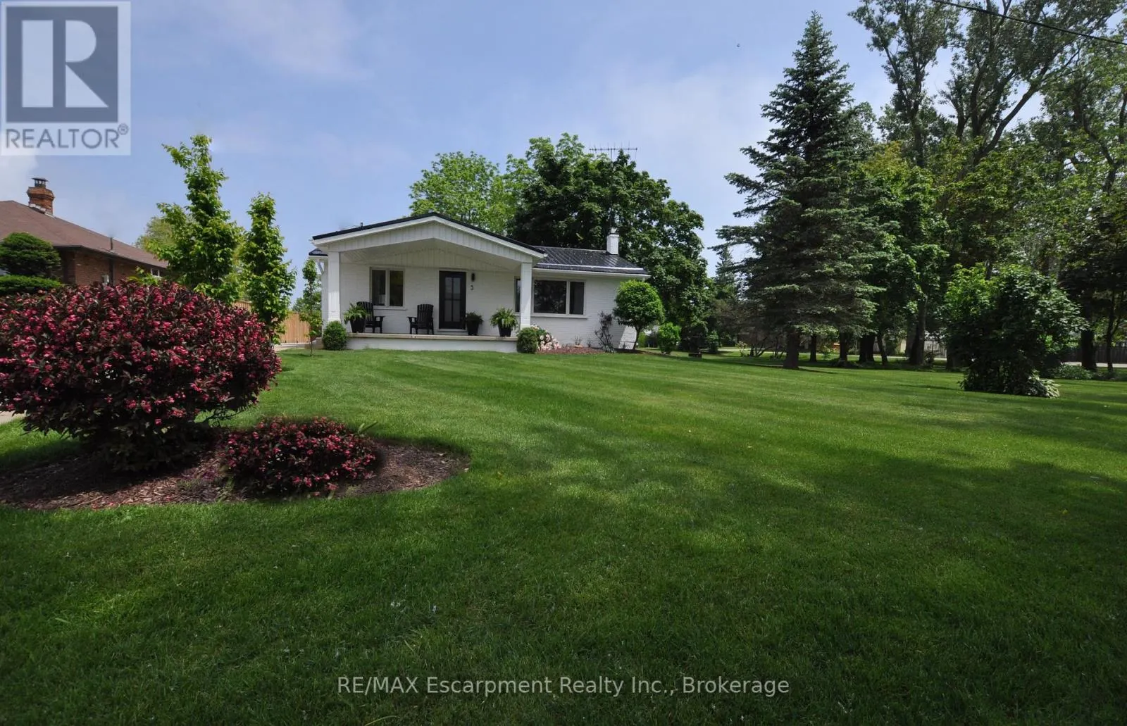 3 HOWEY AVENUE