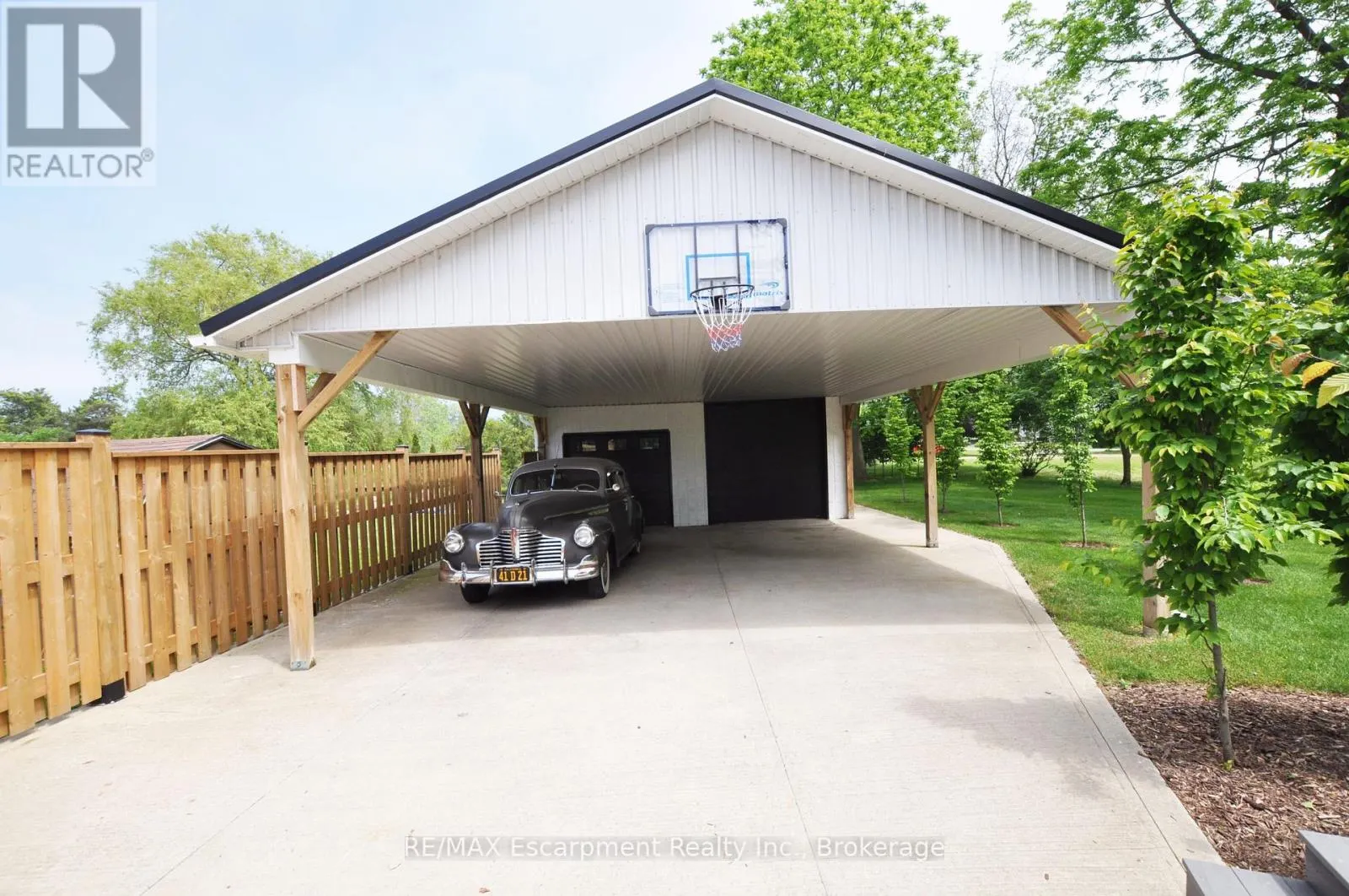 3 HOWEY AVENUE