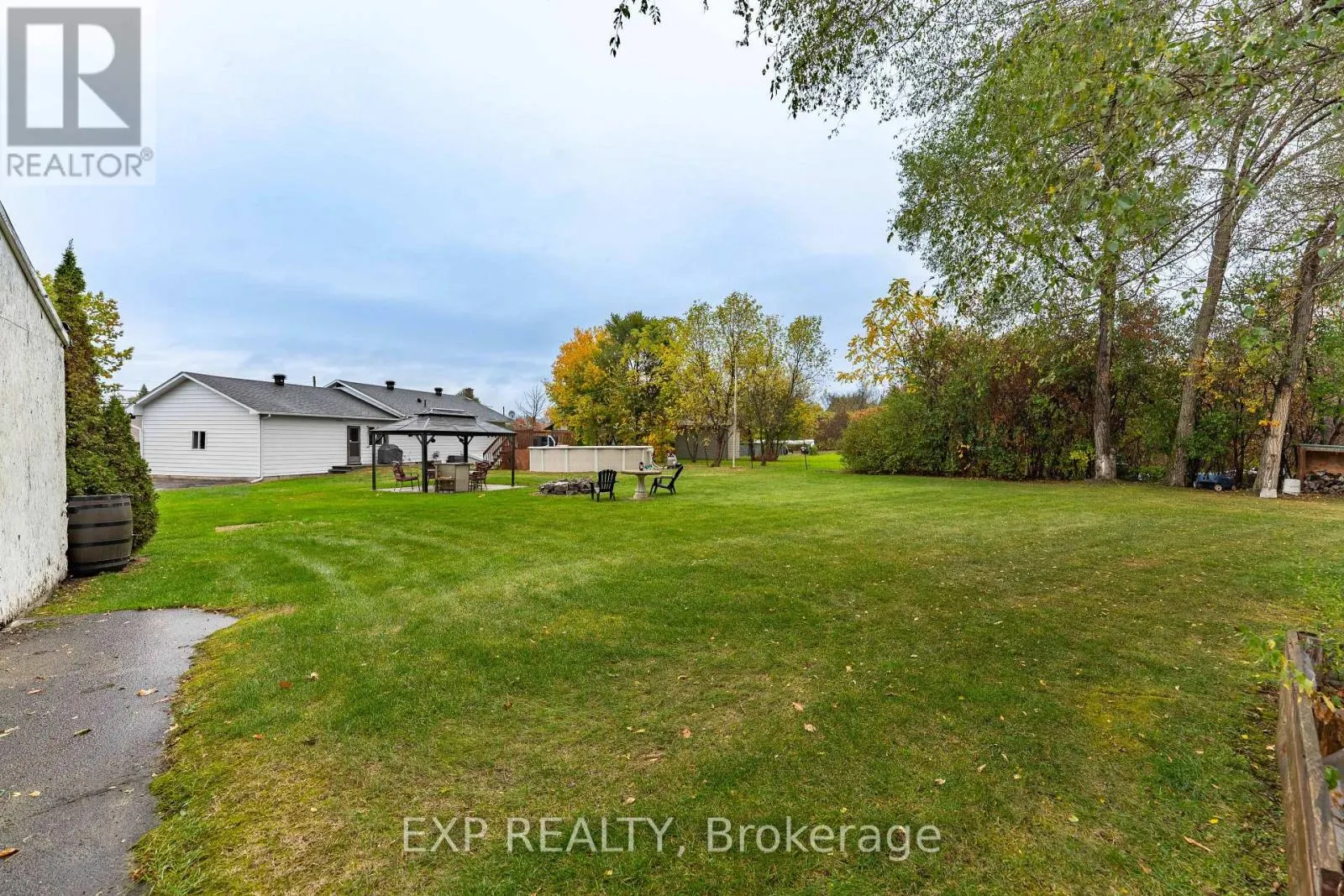635 FRONT ROAD W