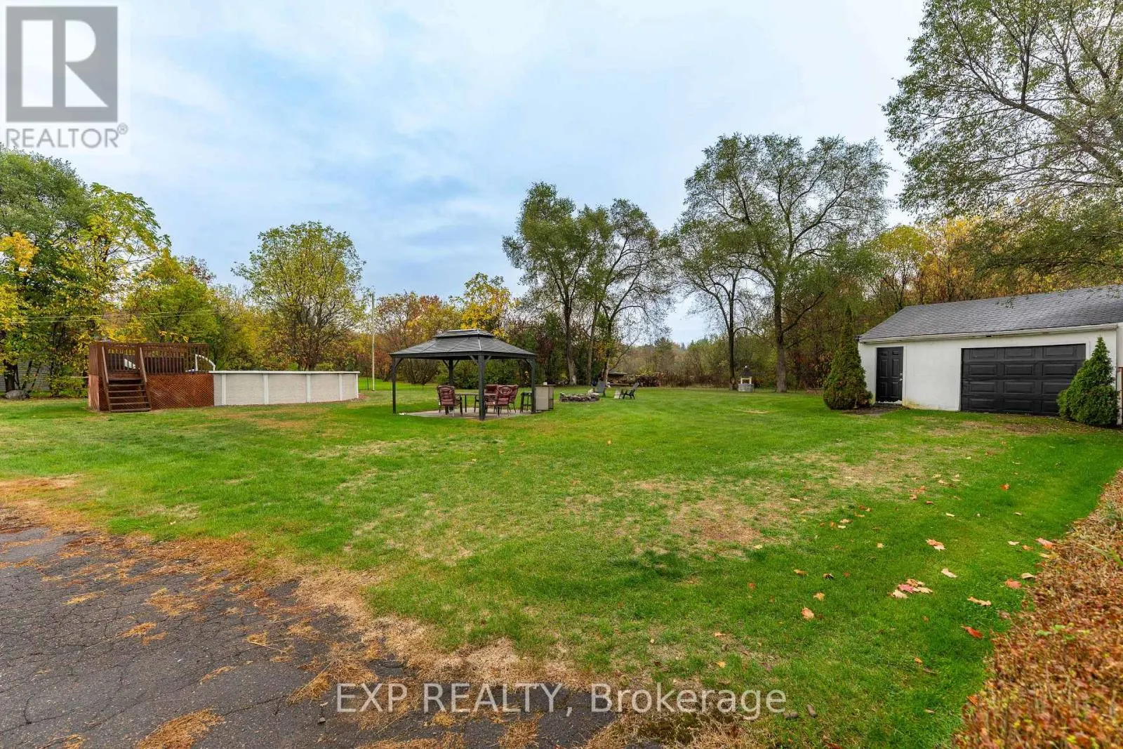 635 FRONT ROAD W