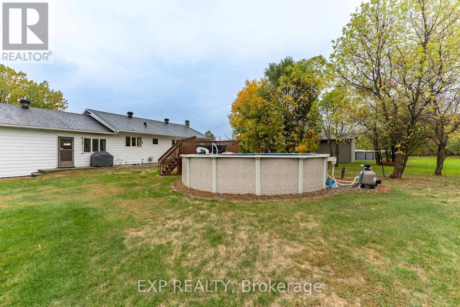 635 FRONT ROAD W