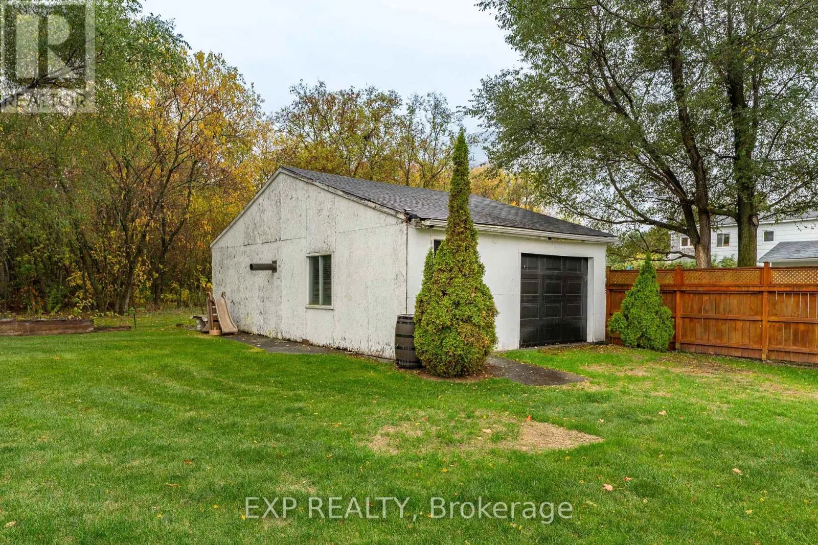 635 FRONT ROAD W