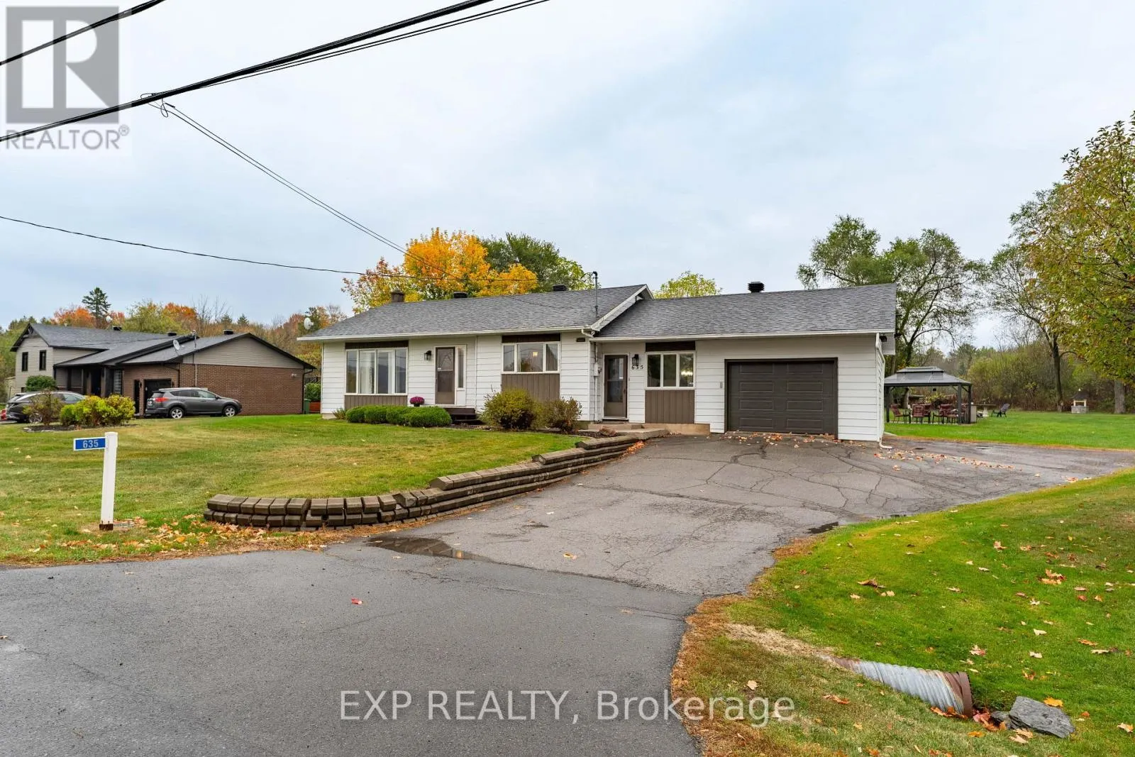 635 FRONT ROAD W