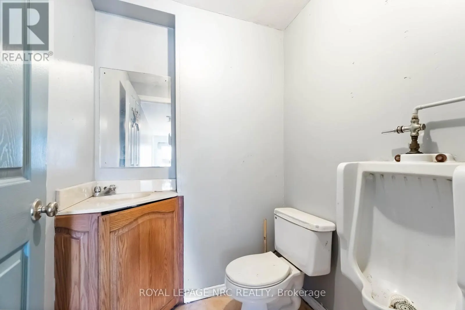4793 LYONS PARKWAY