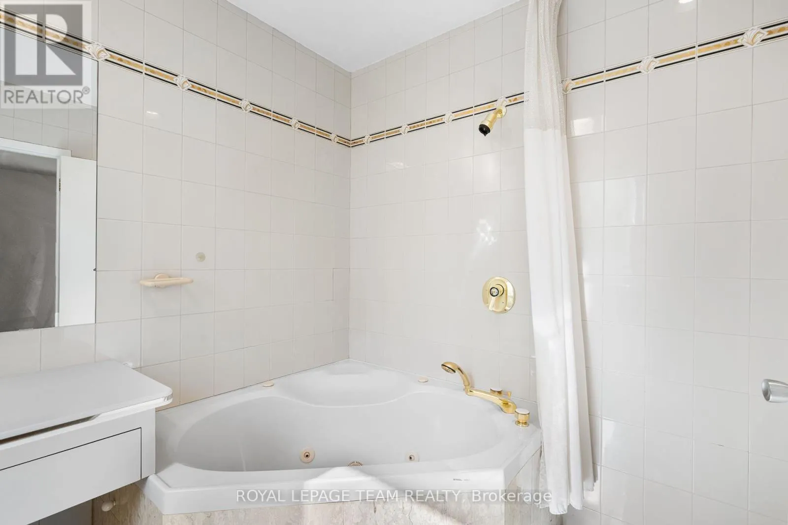 1495 PRINCE OF WALES DRIVE