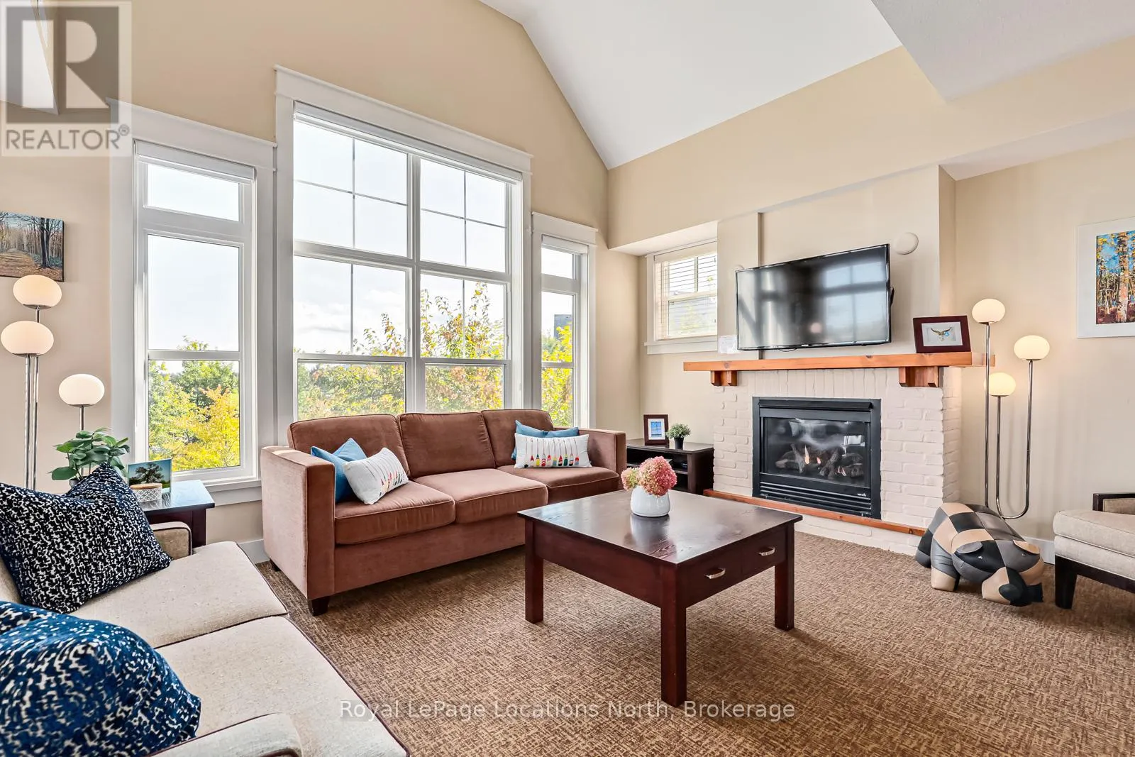 221 - 125 FAIRWAY COURT, #221