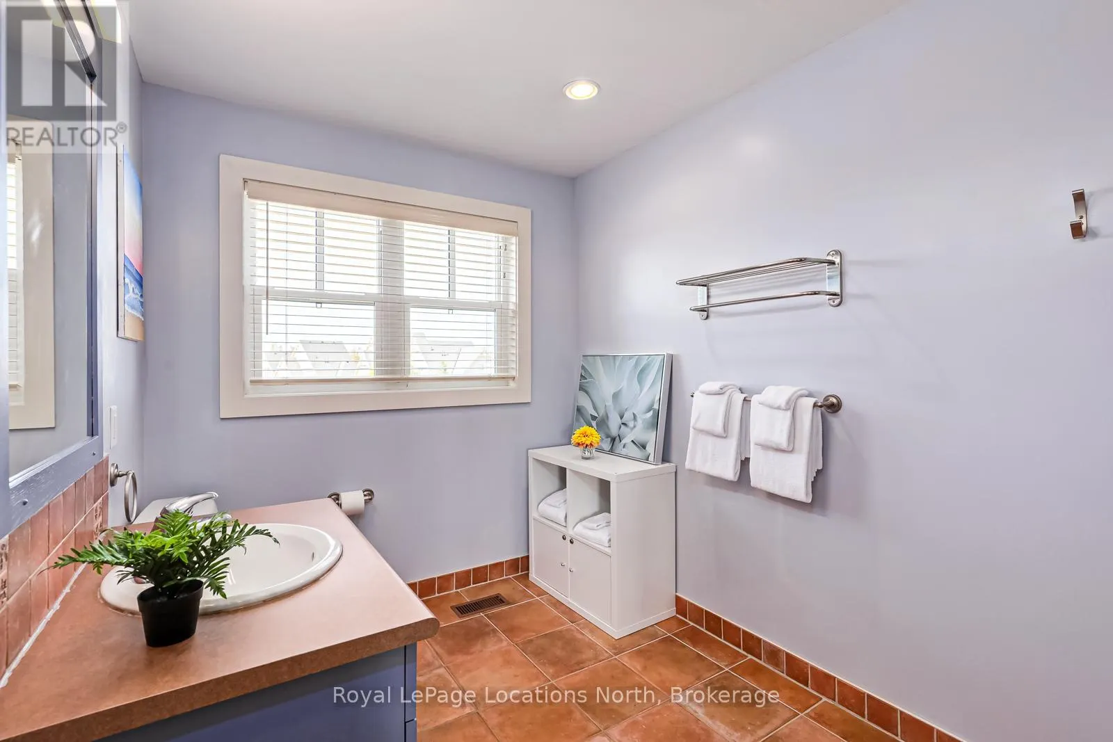 221 - 125 FAIRWAY COURT, #221