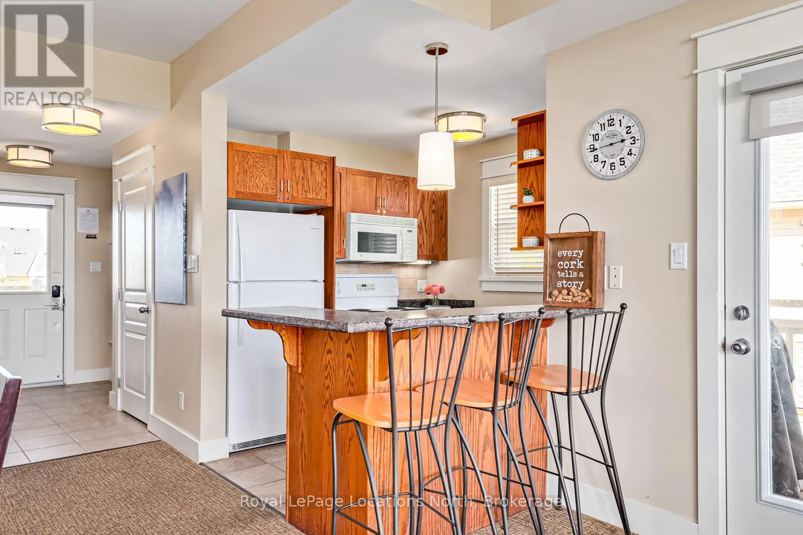 221 - 125 FAIRWAY COURT, #221