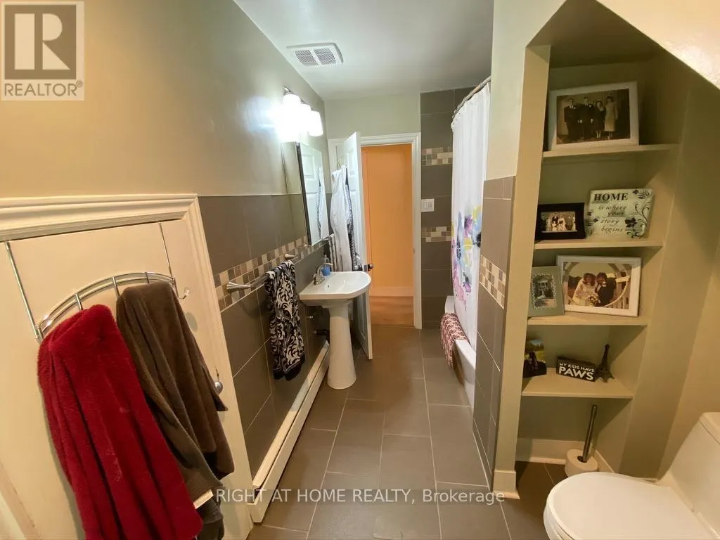 2297 FOX CRESCENT