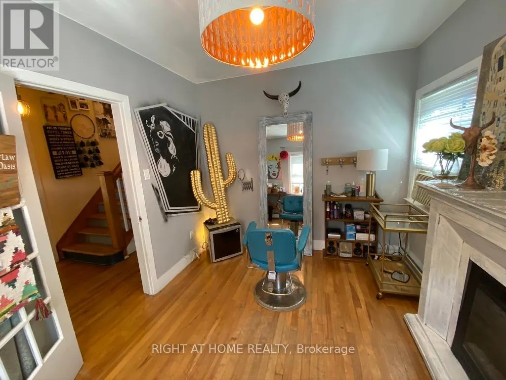 2297 FOX CRESCENT