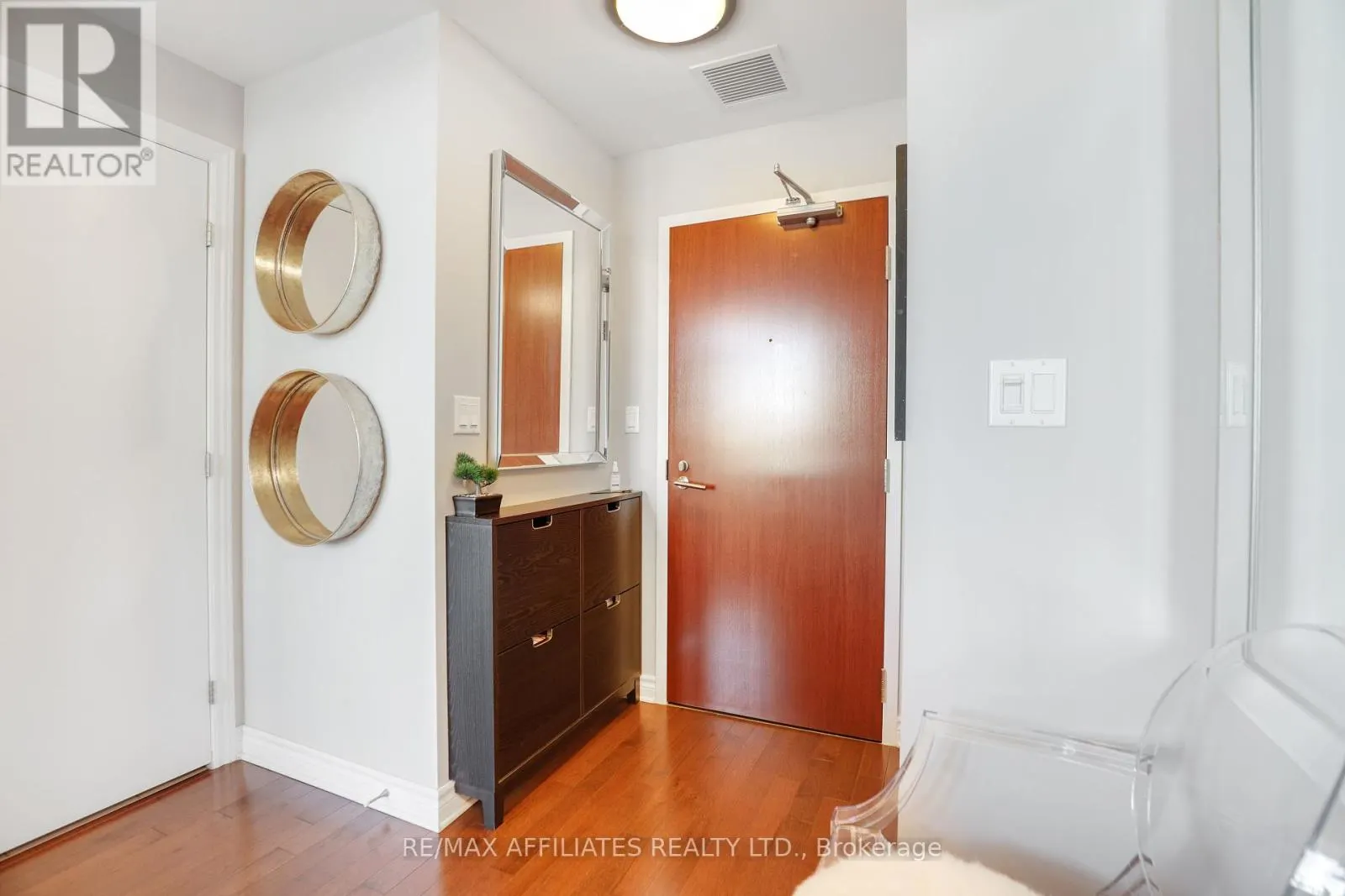 407 - 575 BYRON AVENUE