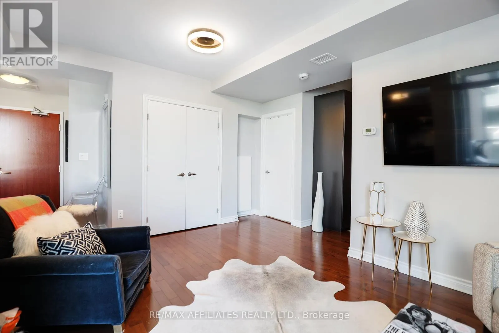 407 - 575 BYRON AVENUE