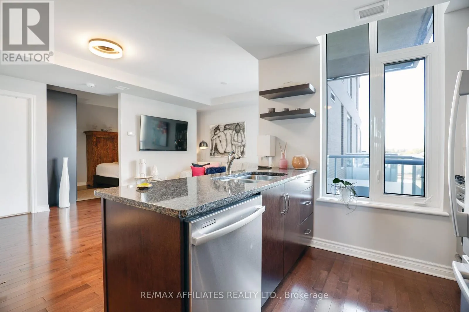 407 - 575 BYRON AVENUE