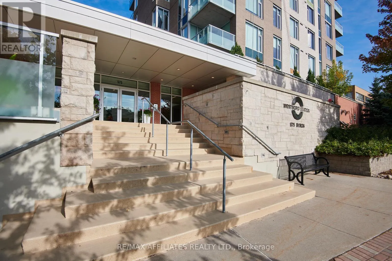 407 - 575 BYRON AVENUE