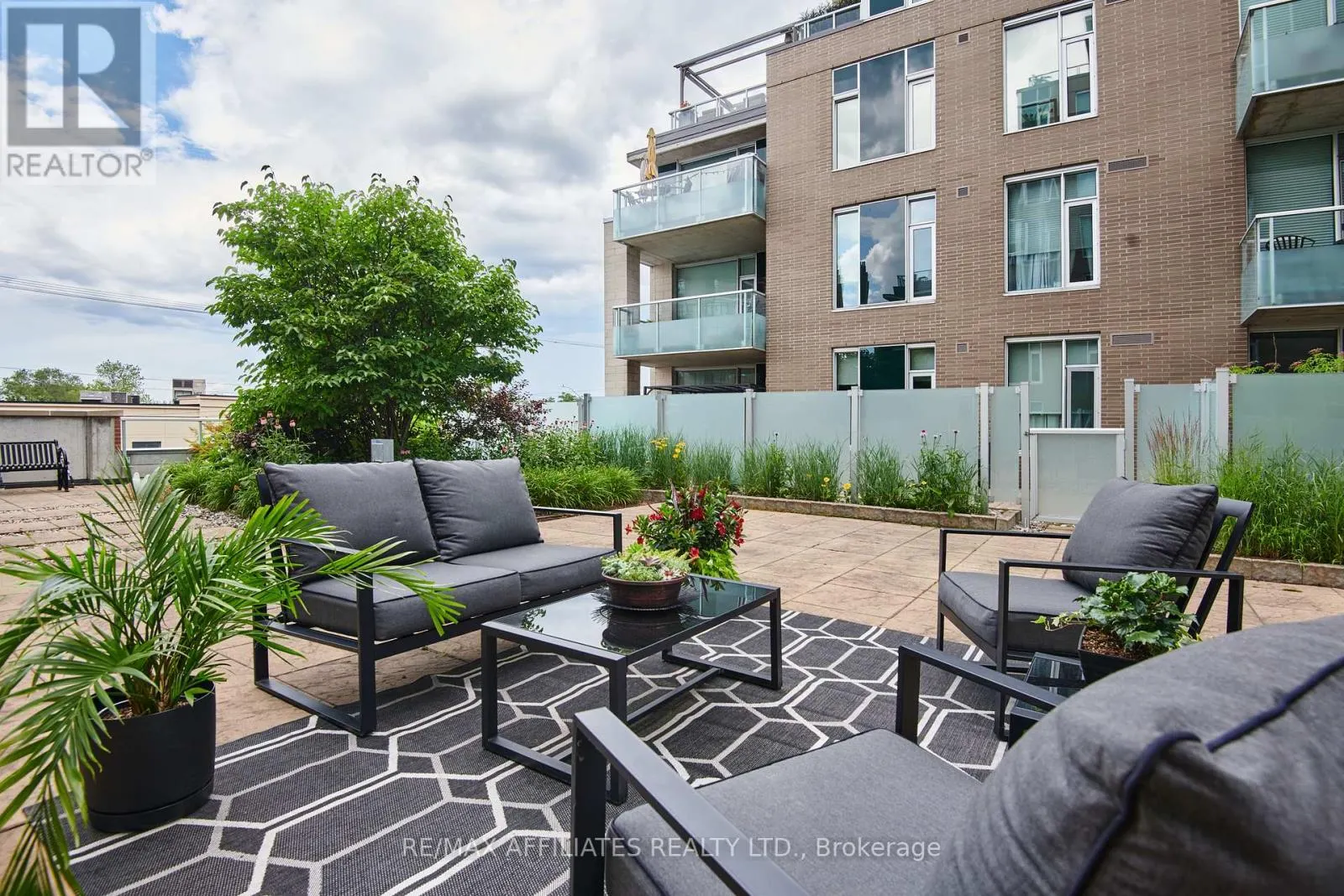 407 - 575 BYRON AVENUE