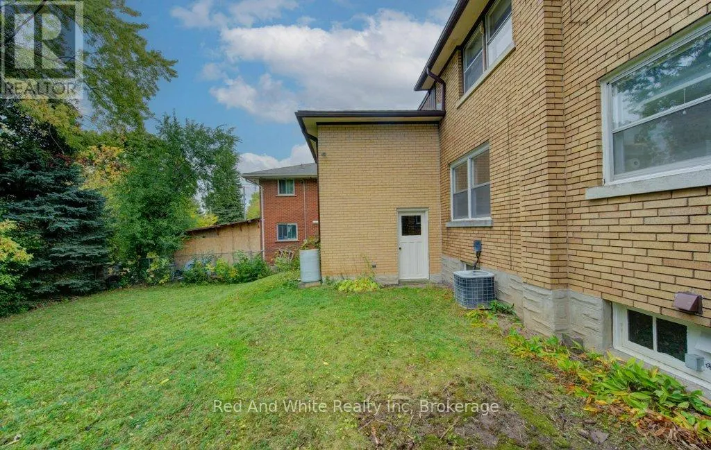 155 ELGIN CRESCENT