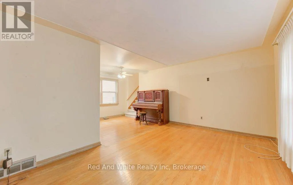 155 ELGIN CRESCENT