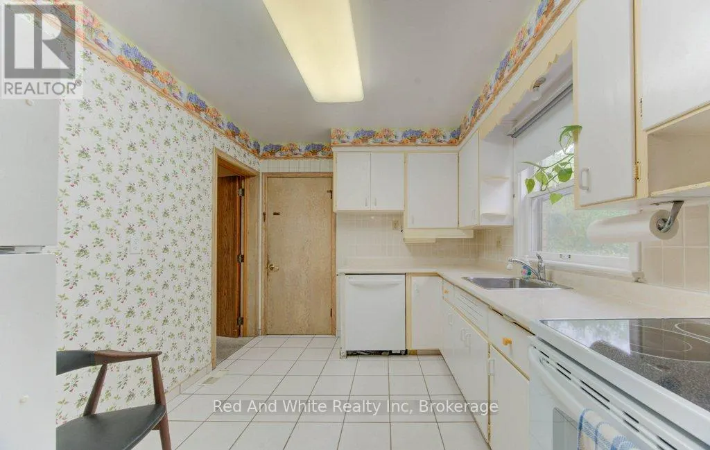 155 ELGIN CRESCENT