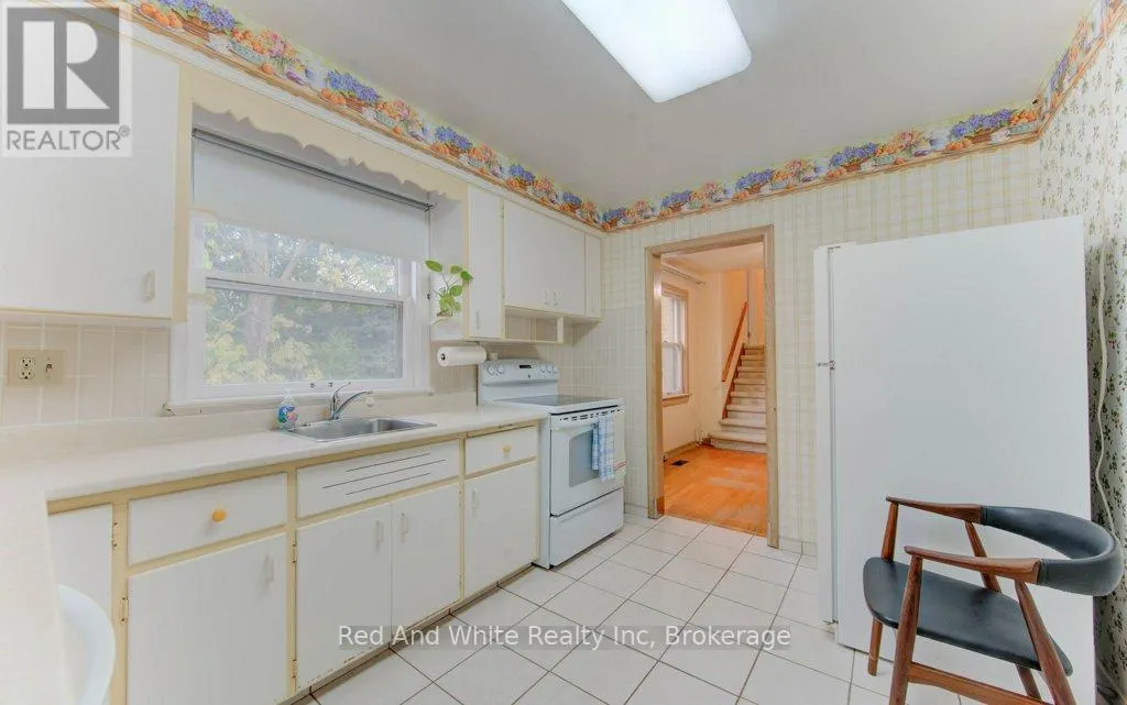155 ELGIN CRESCENT