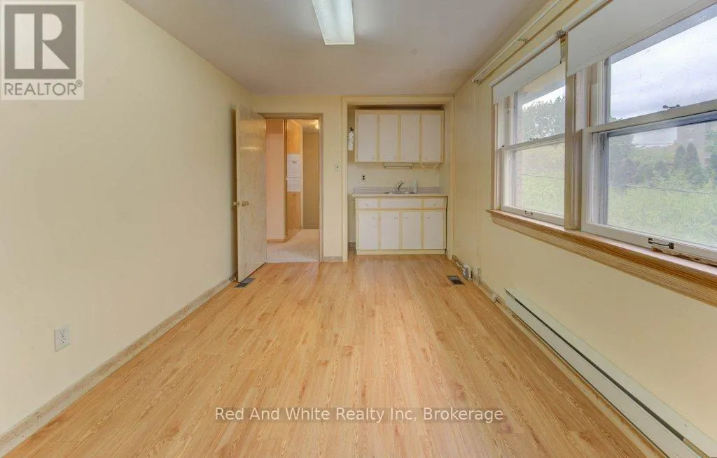 155 ELGIN CRESCENT