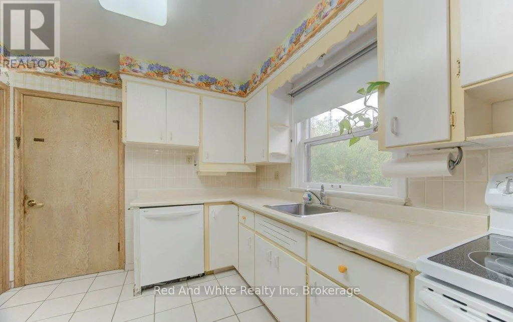 155 ELGIN CRESCENT