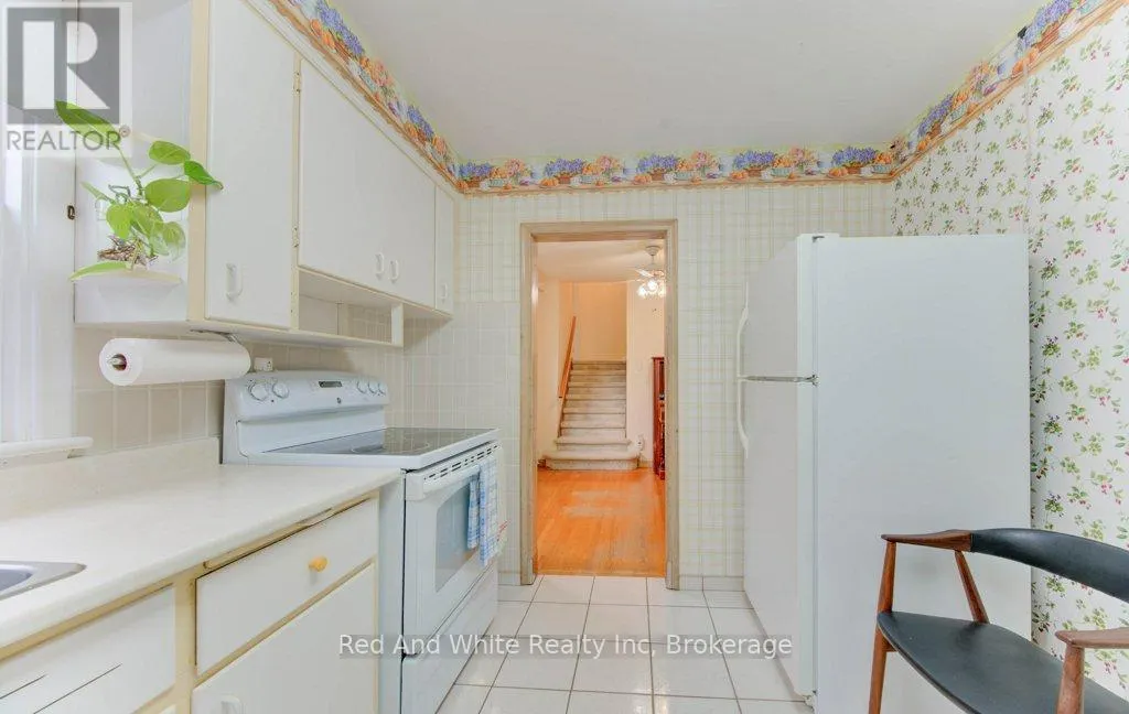 155 ELGIN CRESCENT