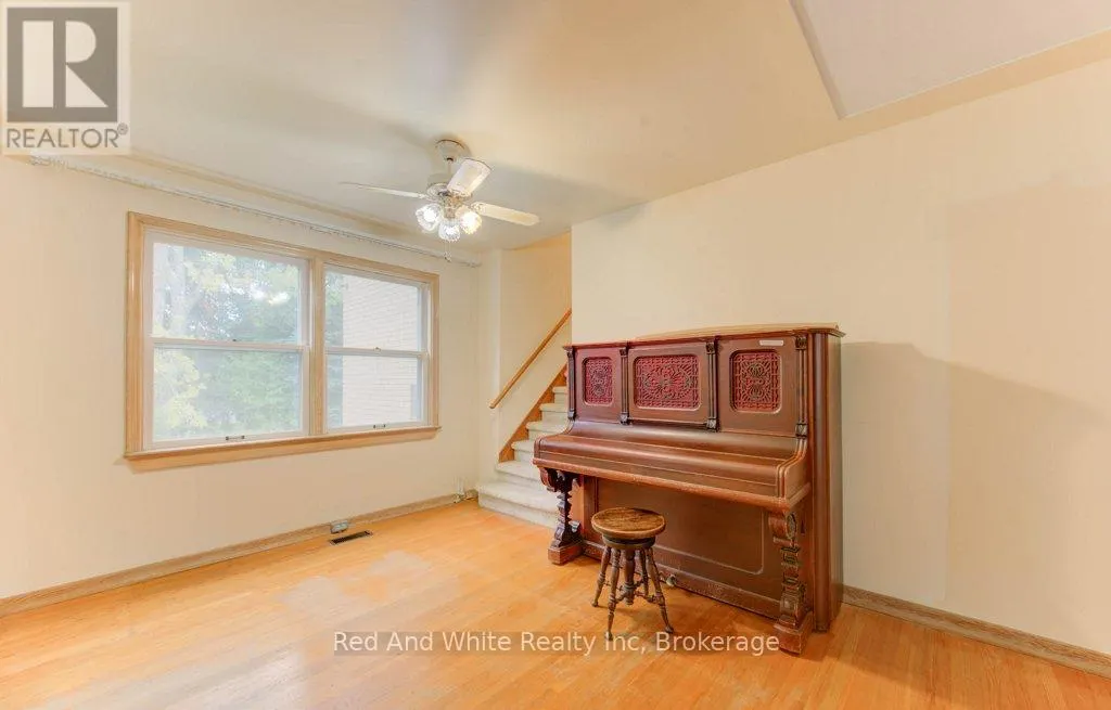 155 ELGIN CRESCENT