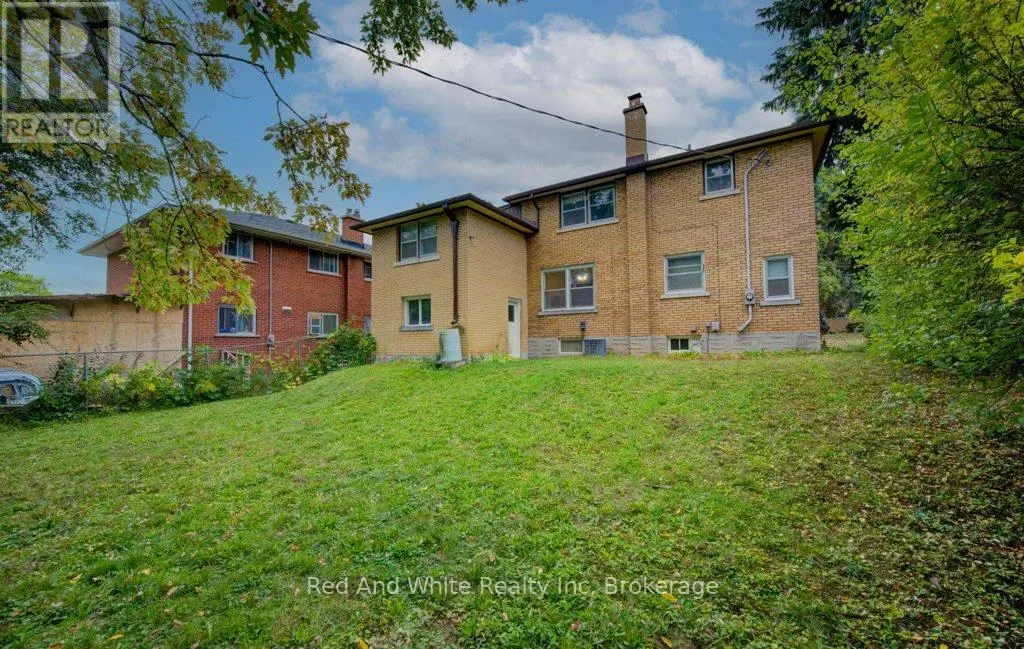 155 ELGIN CRESCENT