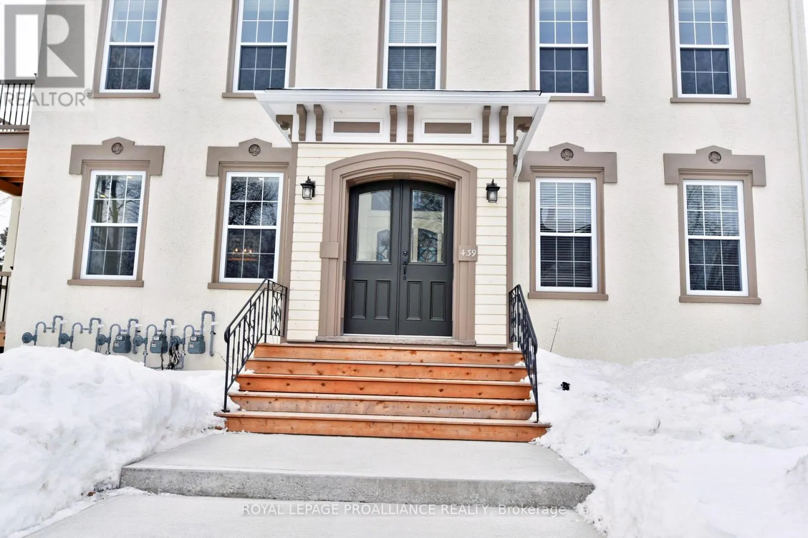 1 - 439 EDWARD STREET