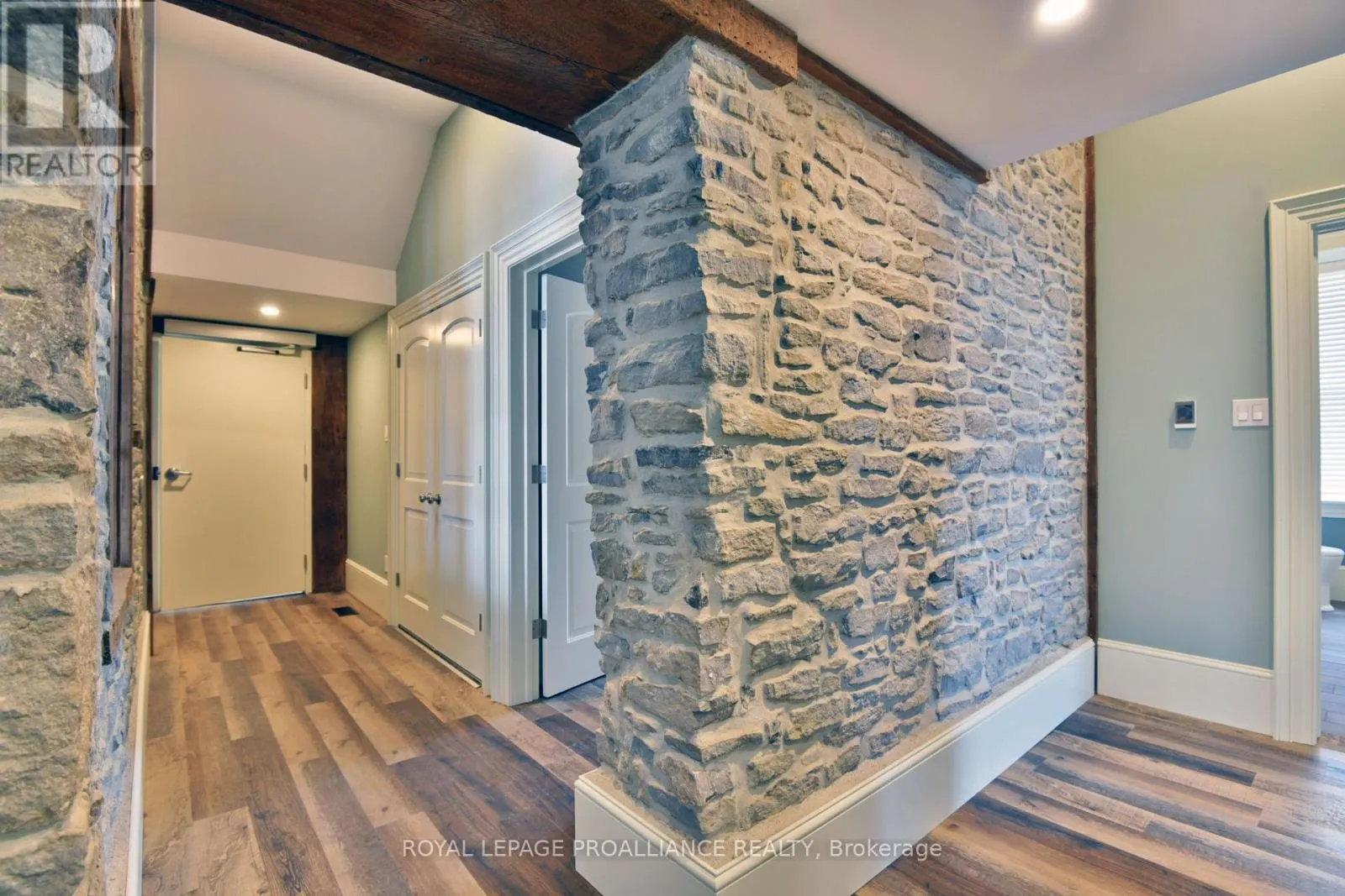 1 - 439 EDWARD STREET