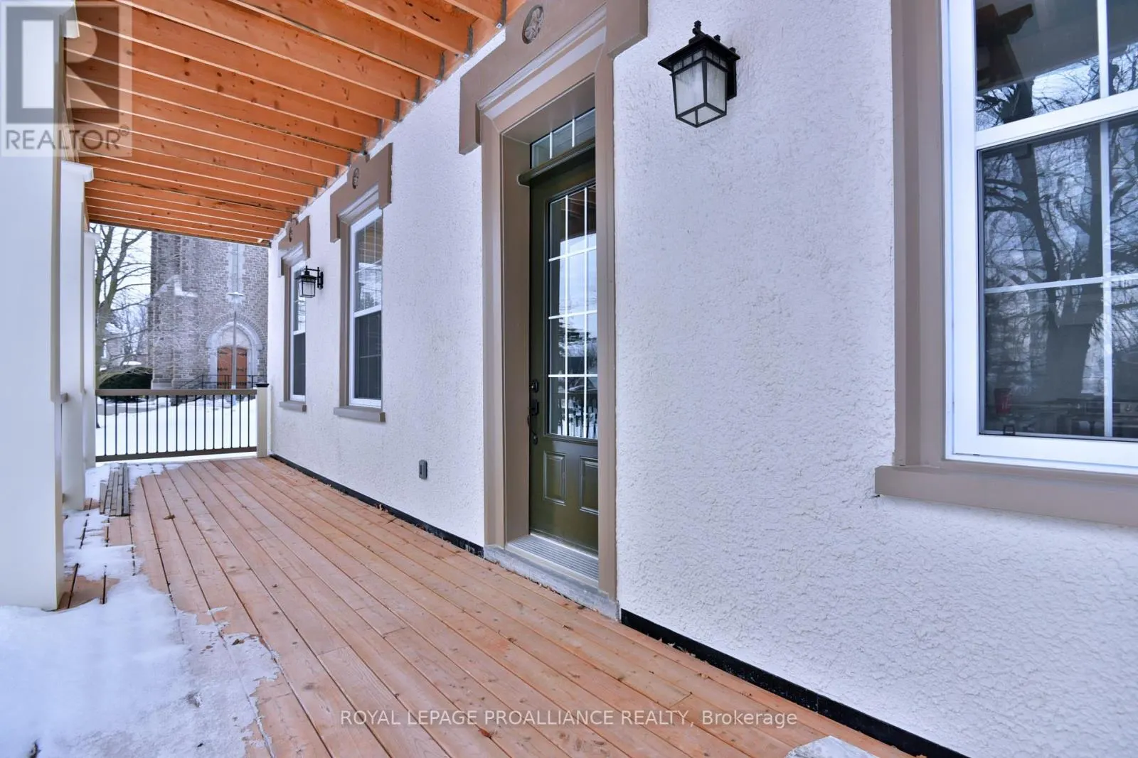 1 - 439 EDWARD STREET