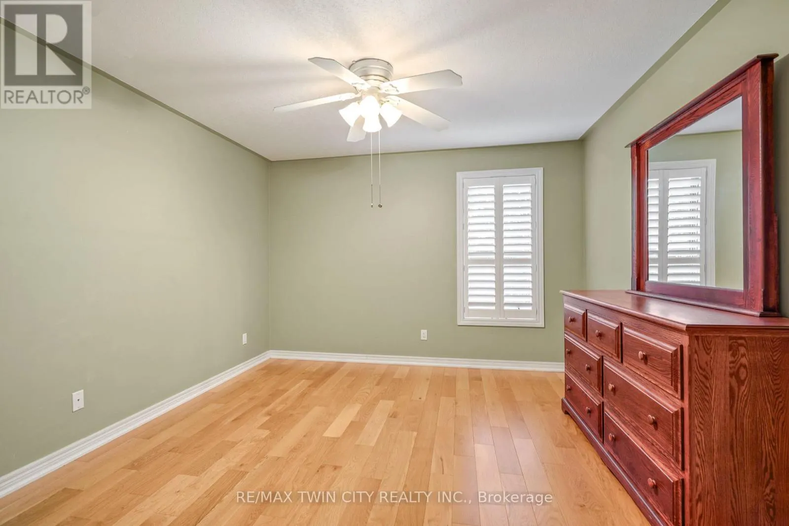 8 - 25 COBDEN COURT