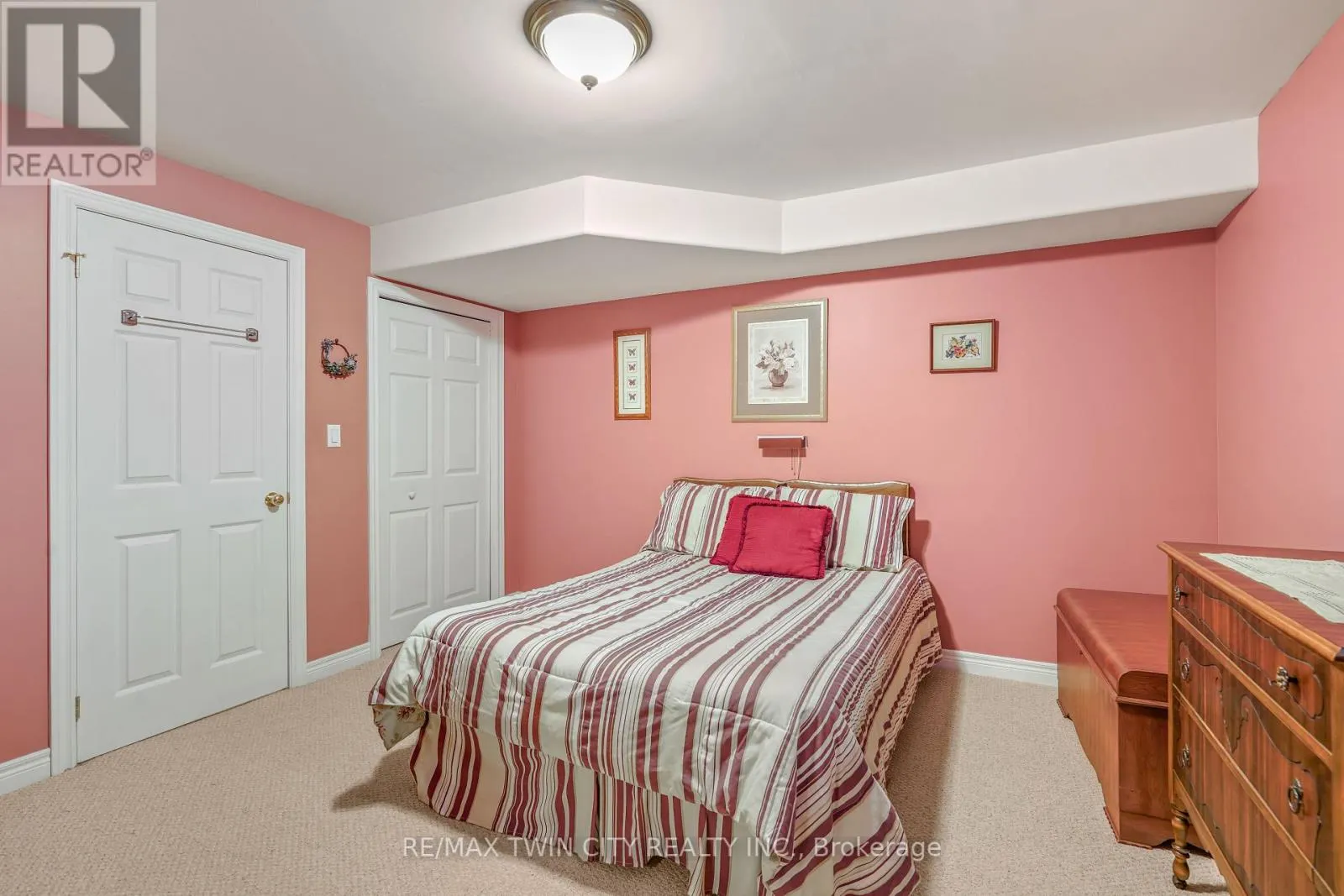 8 - 25 COBDEN COURT