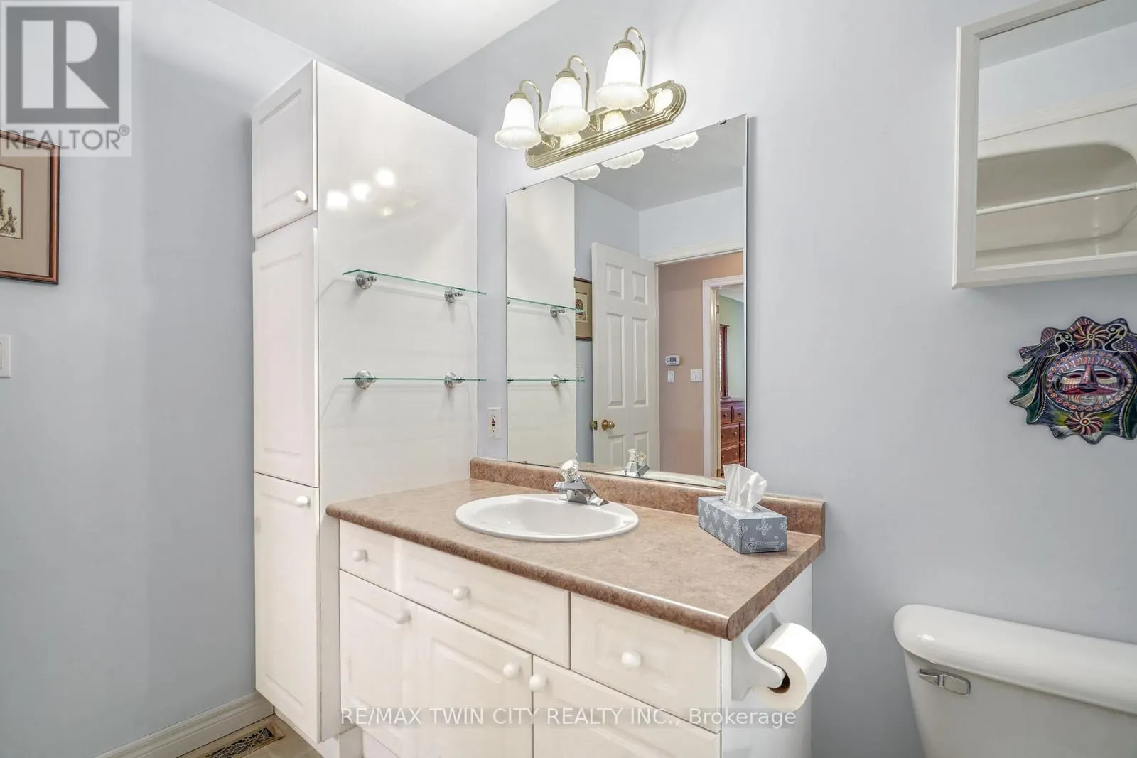 8 - 25 COBDEN COURT