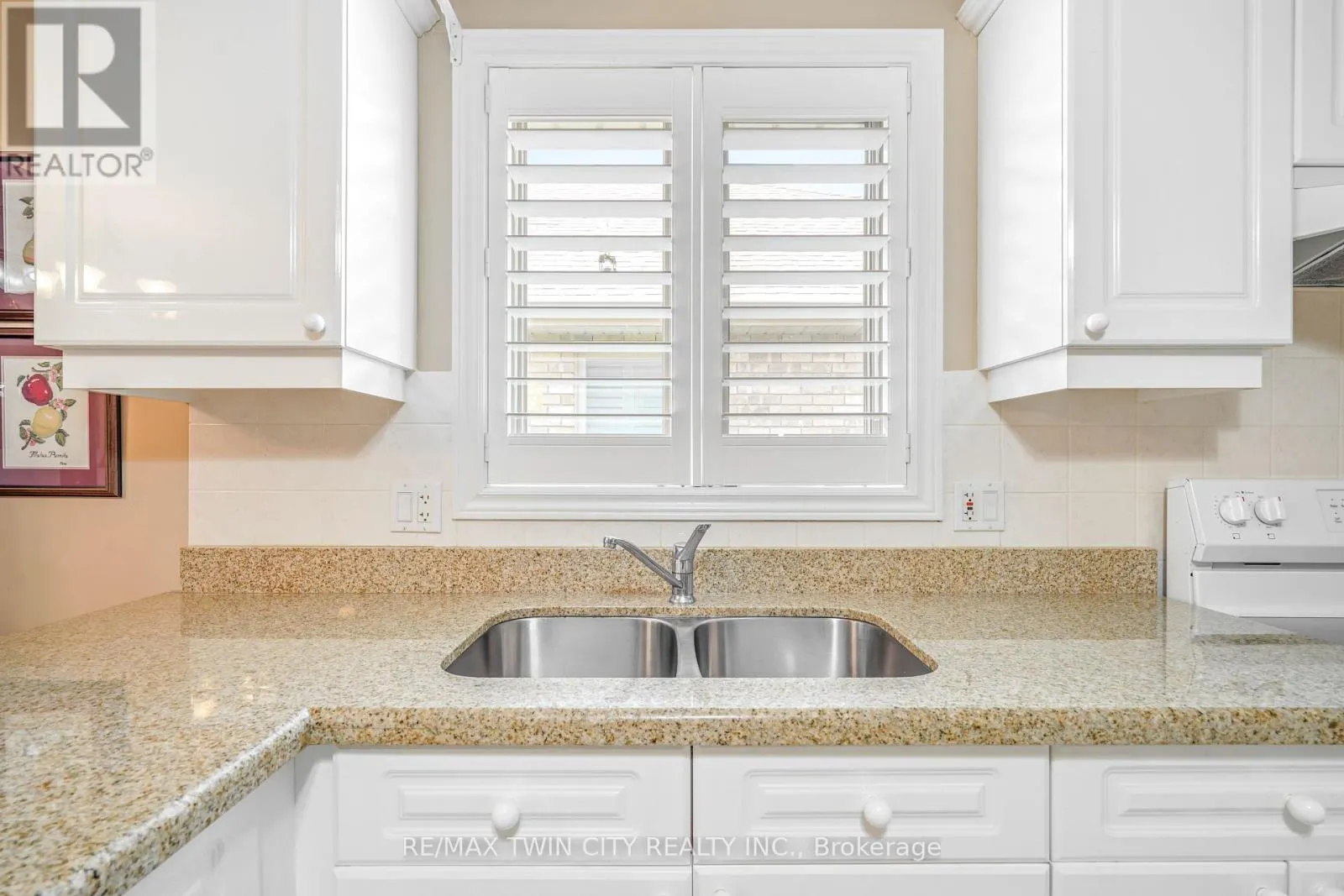 8 - 25 COBDEN COURT