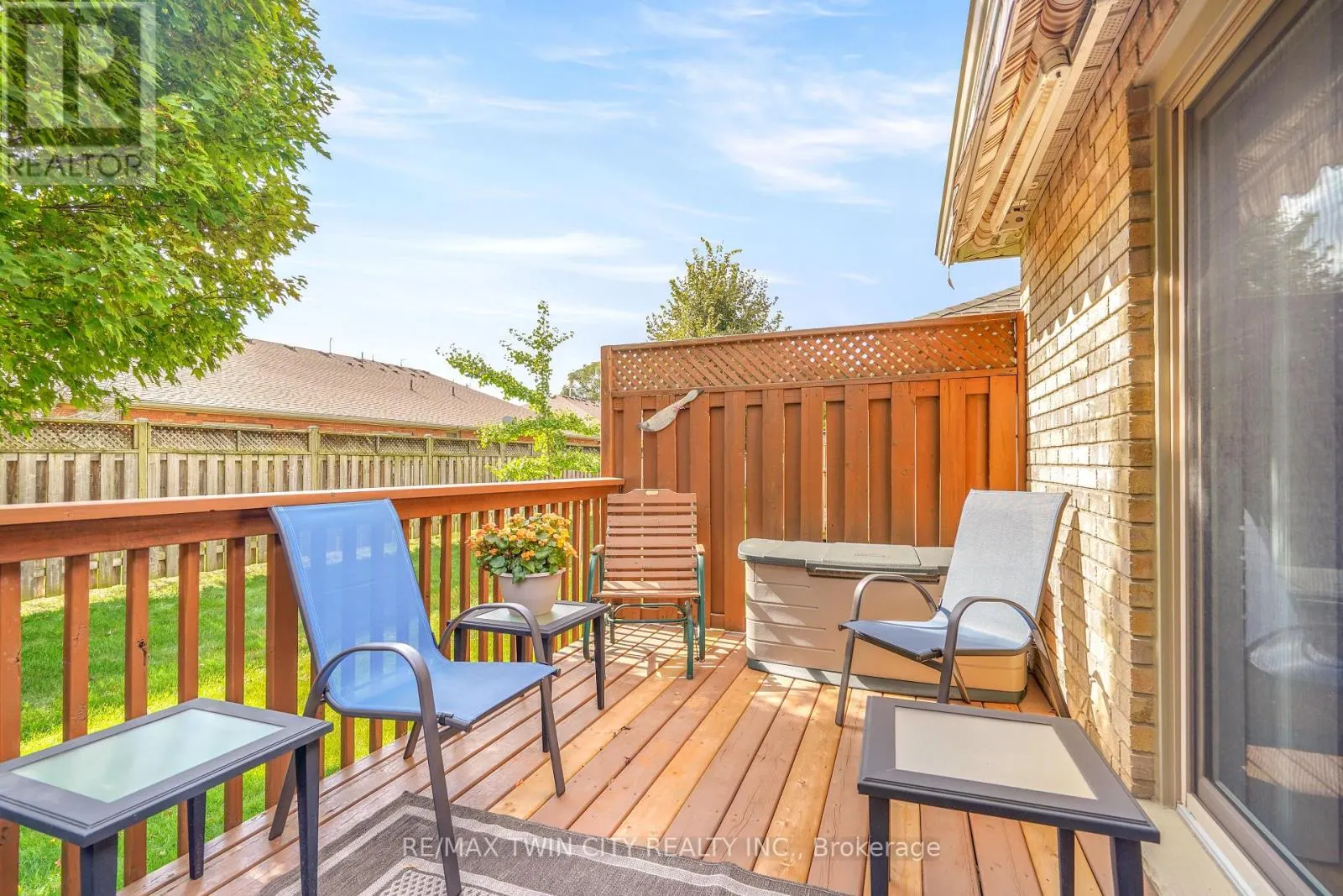 8 - 25 COBDEN COURT