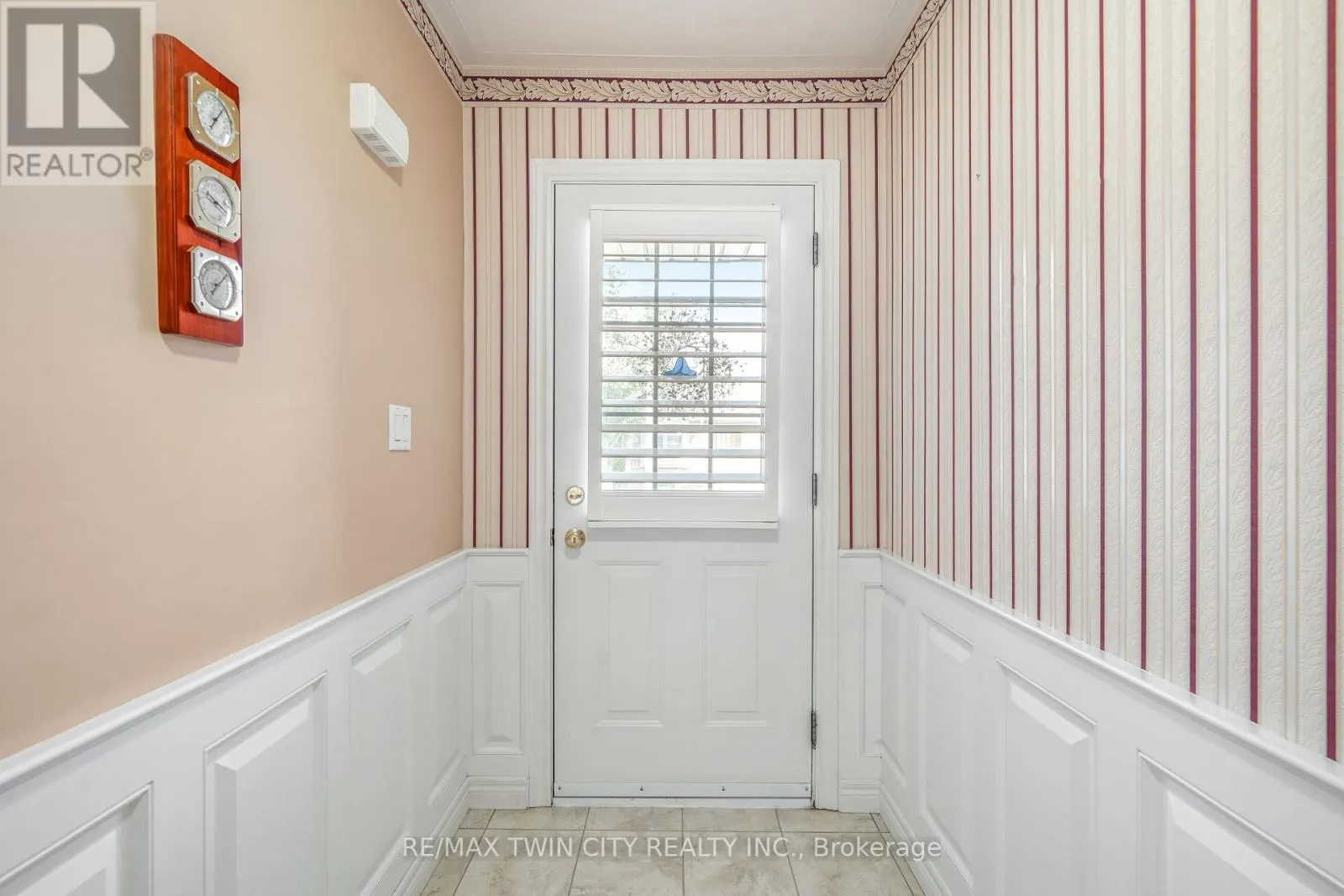 8 - 25 COBDEN COURT
