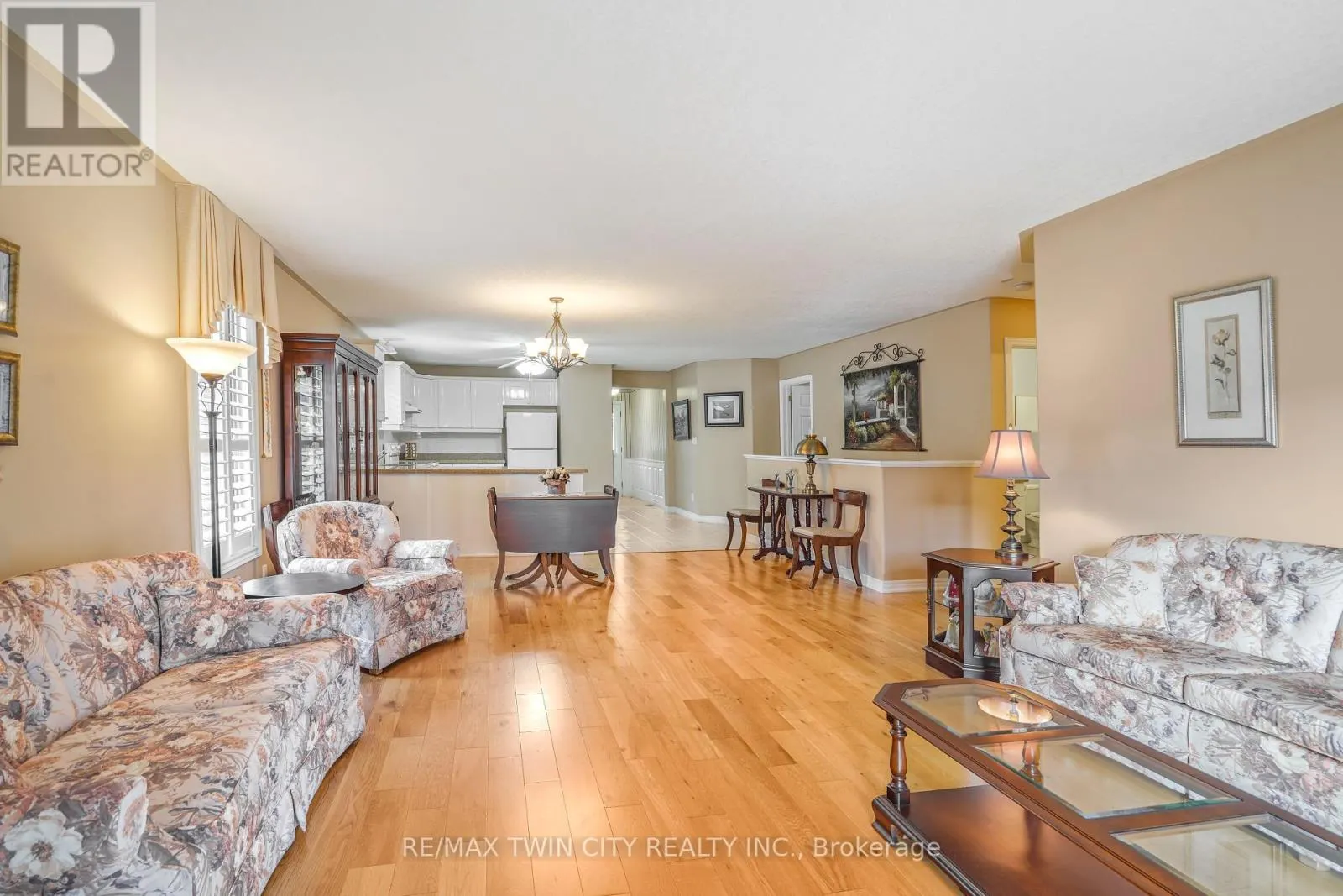 8 - 25 COBDEN COURT