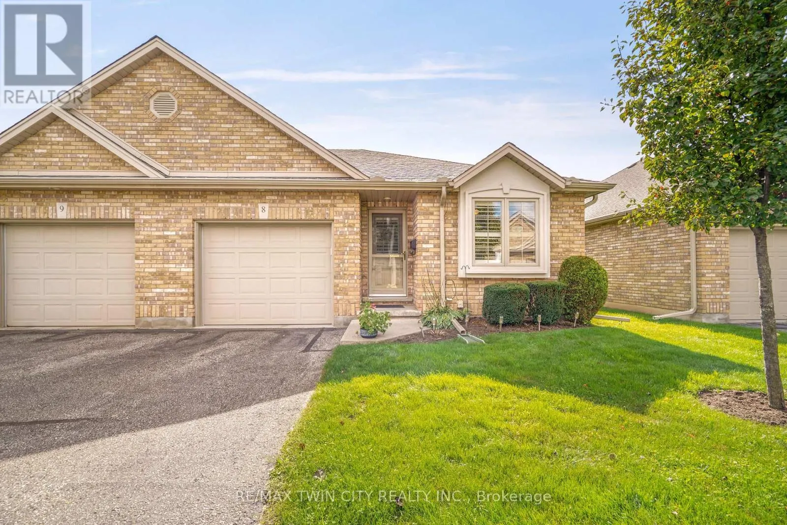 8 - 25 COBDEN COURT