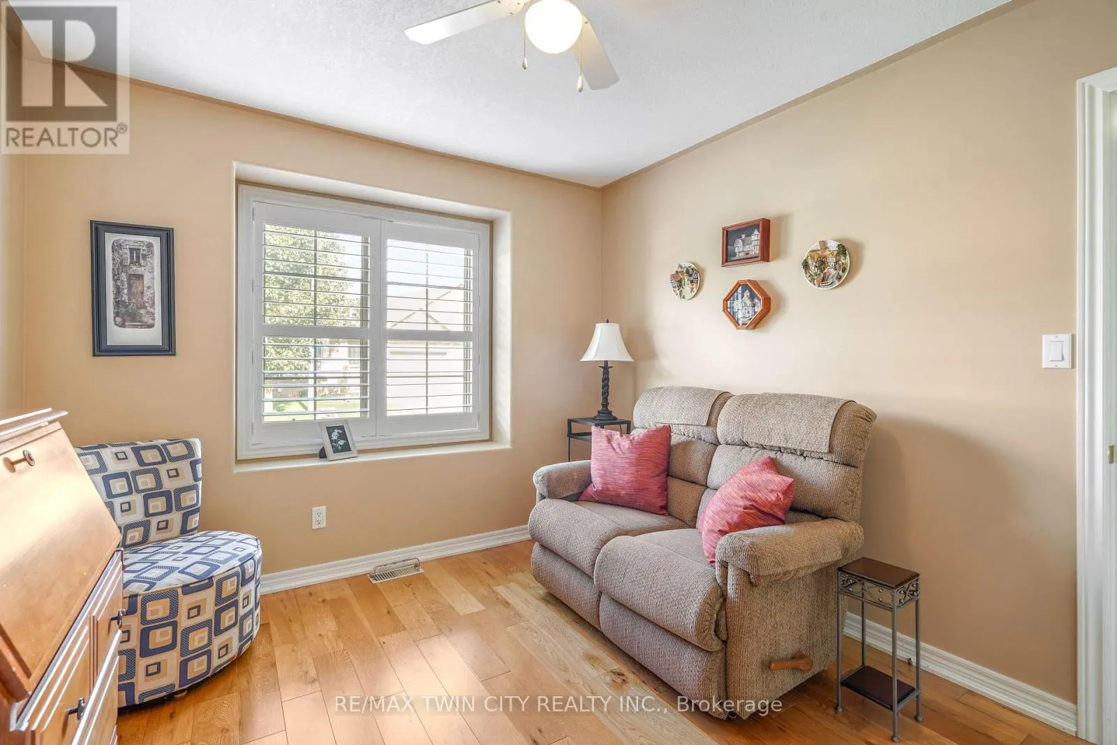 8 - 25 COBDEN COURT